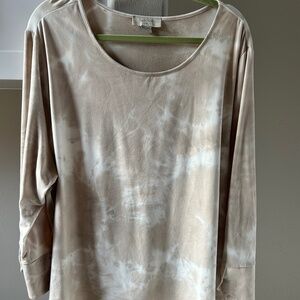 Carlie Paige Curvy beige/cream swing top.  Size 3X